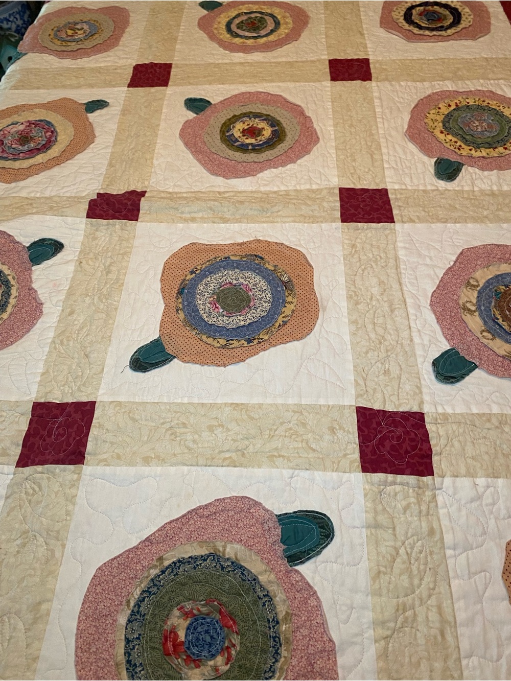 Stunning Appliqué Quilt/Throw in a dimensional floral motif. Burgundy pink gree